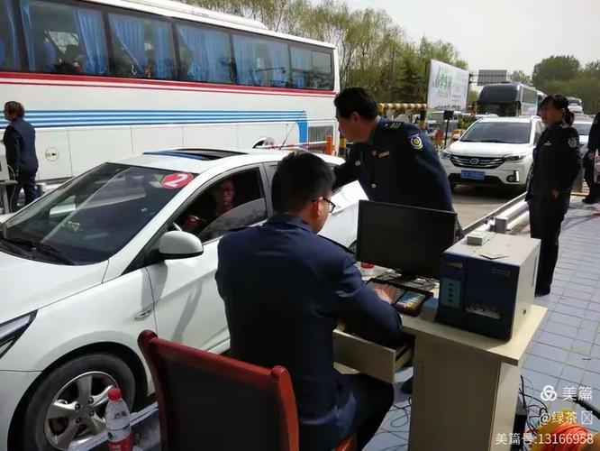 牡丹花会邂逅五一假期 收费站车流高峰下的交通收费设备大考